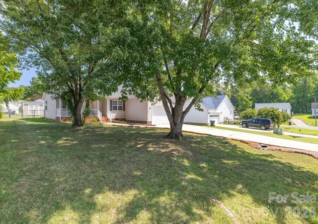 Photo 3 of Single family home for sale at 21 Oak Meadow Ln, Thomasville, NC 27360 | MLS# 4422187 | Listing updated on 2026-10-05