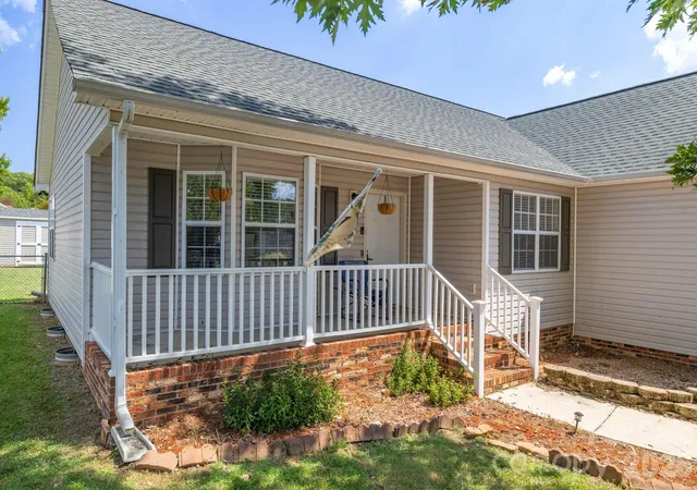 Photo 4 of Single family home for sale at 21 Oak Meadow Ln, Thomasville, NC 27360 | MLS# 4422187 | Listing updated on 2026-10-05