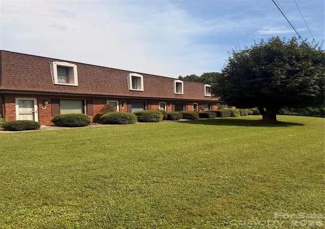 Photo 3 of Sale Pending at 103 Crestlane Dr #C, Morganton, NC 28655 | MLS# 4422193 | Listing updated on 2026-09-18