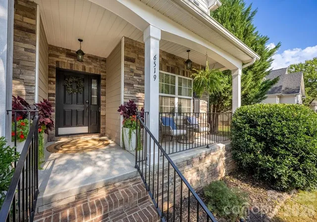 Photo 3 of Single family home for sale at 6519 Olmsford Dr, Huntersville, NC 28078 | MLS# 4422196 | Listing updated on 2026-10-08