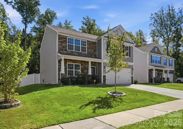 Photo 3 of Single family home for sale at 6204 Ellimar Fld Dr, Charlotte, NC 28215 | MLS# 4422210 | Listing updated on 2026-10-06