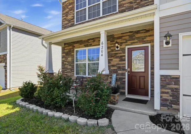 Photo 2 of Single family home for sale at 6204 Ellimar Fld Dr, Charlotte, NC 28215 | MLS# 4422210 | Listing updated on 2026-10-06