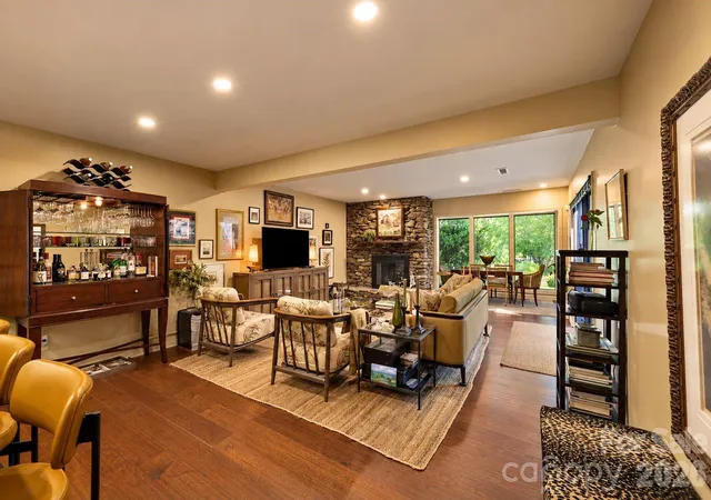 Listing Photo 4 - Condo for sale in building located at 10 Lakemoor Ln, Laurel Park, NC 28739