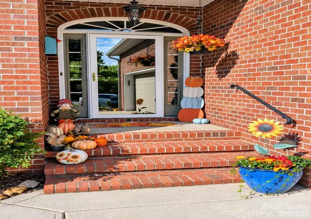 Photo 3 of Single family home for sale at 103 Henrys Glen Dr, Morganton, NC 28655 | MLS# 4422225 | Listing updated on 2026-10-05