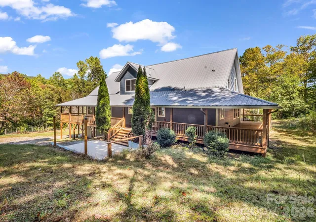 Photo 1 of Single family home for sale at 119 Mountain Blf Trl, Hendersonville, NC 28792 | MLS# 4422233 | Listing updated on 2026-10-02