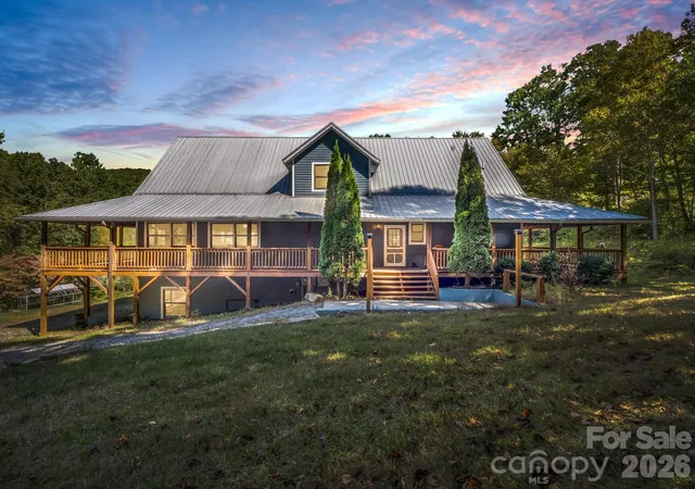 Photo 2 of Single family home for sale at 119 Mountain Blf Trl, Hendersonville, NC 28792 | MLS# 4422233 | Listing updated on 2026-10-02