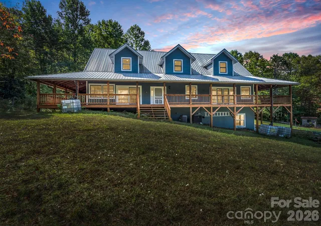 Photo 4 of Single family home for sale at 119 Mountain Blf Trl, Hendersonville, NC 28792 | MLS# 4422233 | Listing updated on 2026-10-02