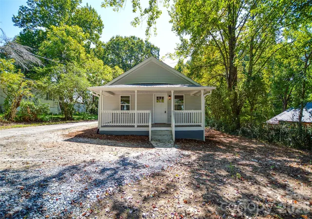 Photo 1 of Single family home for sale at 909 Us 70 Hwy W, Morganton, NC 28655 | MLS# 4422234 | Listing updated on 2026-09-13
