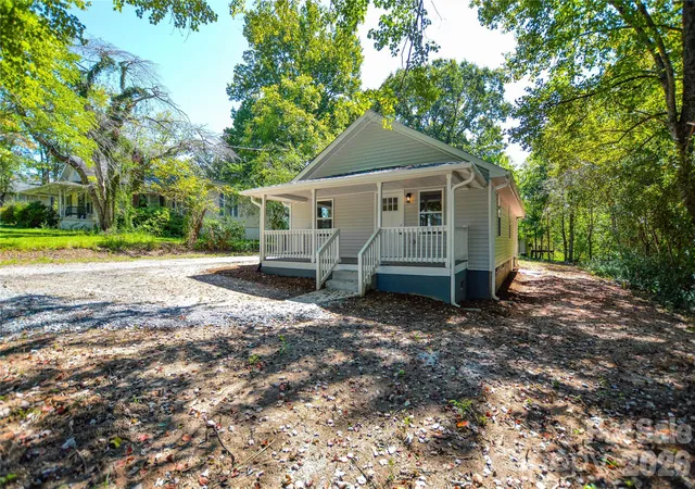 Photo 2 of Single family home for sale at 909 Us 70 Hwy W, Morganton, NC 28655 | MLS# 4422234 | Listing updated on 2026-09-13