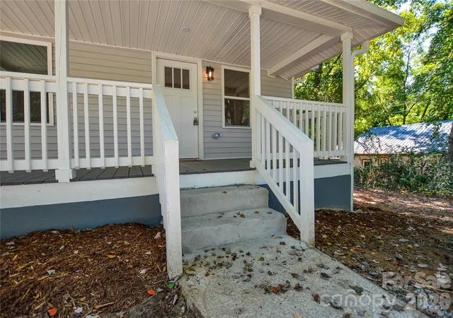 Photo 3 of Single family home for sale at 909 Us 70 Hwy W, Morganton, NC 28655 | MLS# 4422234 | Listing updated on 2026-09-15
