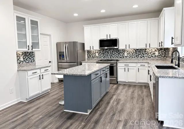 Photo 4 of Single family home for sale at 2234 Savannah Hills Dr, Matthews, NC 28105 | MLS# 4422236 | Listing updated on 2026-10-06
