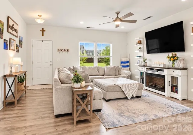 Photo 3 of Single family home for sale at 10304 Holly Park Dr, Charlotte, NC 28214 | MLS# 4422257 | Listing updated on 2026-09-19