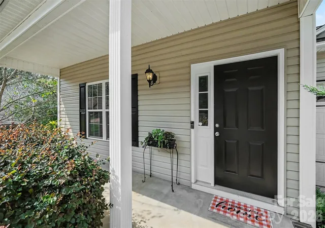 Photo 3 of Single family home for sale at 206 Brookstone Way, Salisbury, NC 28146 | MLS# 4422259 | Listing updated on 2026-09-26