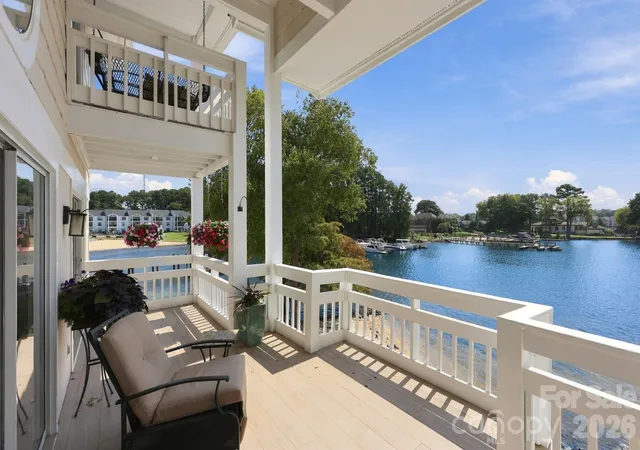 Listing Photo 3 - Condo for sale in building located at 17925 Kings Pt Dr, Cornelius, NC 28031 - Unit #D