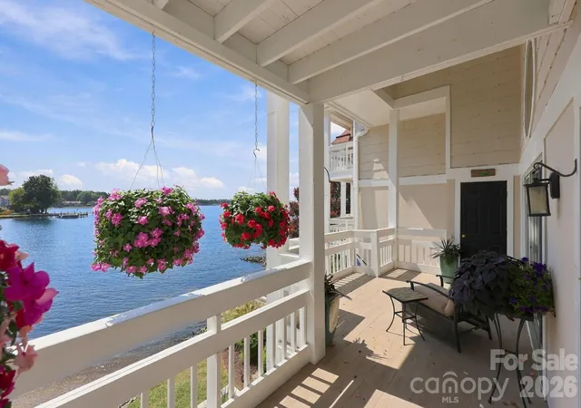 Listing Photo 4 - Condo for sale in building located at 17925 Kings Pt Dr, Cornelius, NC 28031 - Unit #D