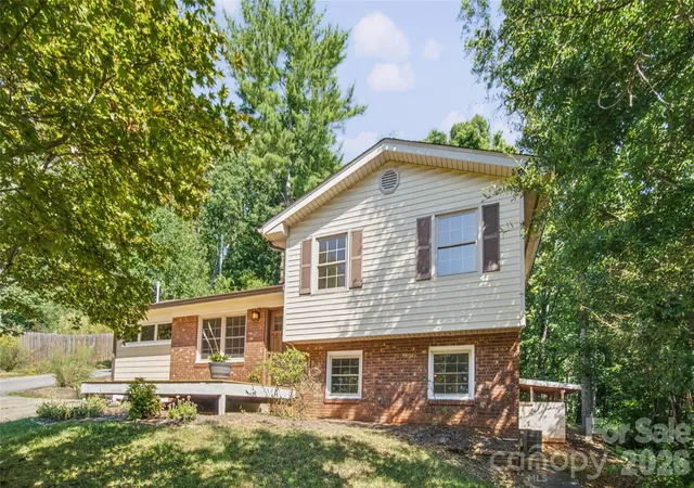 Single family home for sale at 35 Clement Dr, Asheville, NC 28805 | MLS# 4422265