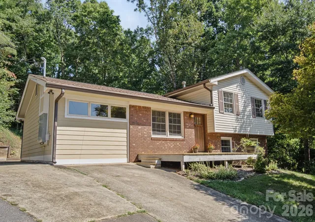 Photo 1 of Single family home for sale at 35 Clement Dr, Asheville, NC 28805 | MLS# 4422265 | Listing updated on 2026-10-06