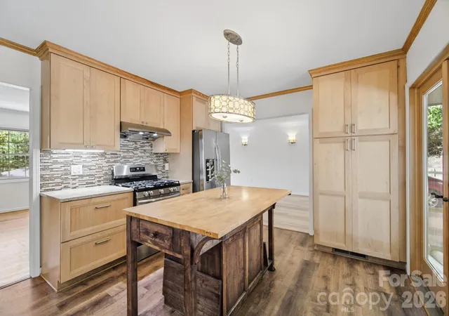 Photo 3 of Single family home for sale at 35 Clement Dr, Asheville, NC 28805 | MLS# 4422265 | Listing updated on 2026-10-06
