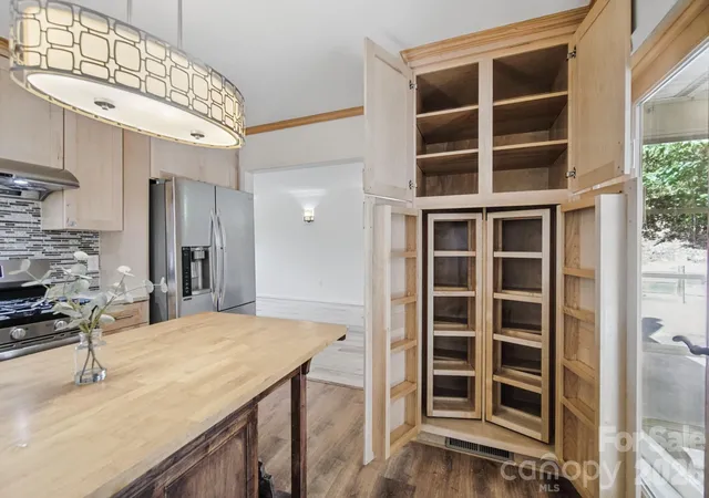 Photo 4 of Single family home for sale at 35 Clement Dr, Asheville, NC 28805 | MLS# 4422265 | Listing updated on 2026-10-06