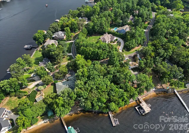Photo 3 of Single family home for sale at 327 Grasshopper Cir, Mooresville, NC 28117 | MLS# 4422266 | Listing updated on 2026-09-12