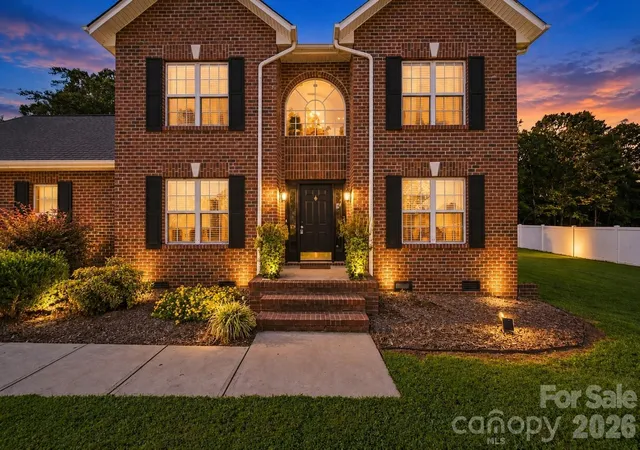 Photo 2 of Single family home for sale at 5171 Butner Dr, Hickory, NC 28602 | MLS# 4422279 | Listing updated on 2026-09-12