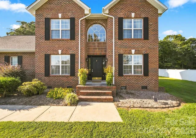 Photo 3 of Single family home for sale at 5171 Butner Dr, Hickory, NC 28602 | MLS# 4422279 | Listing updated on 2026-09-12