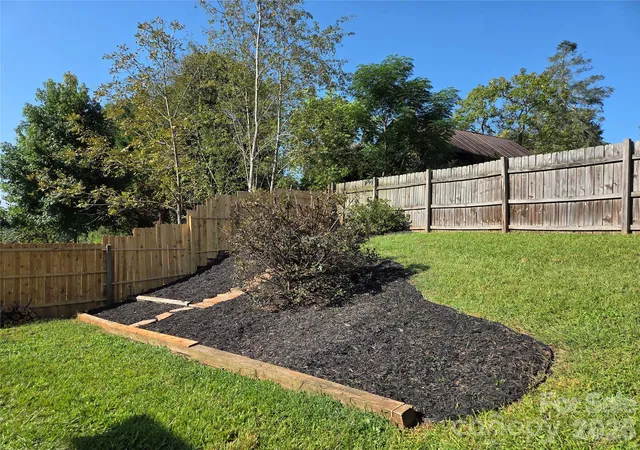 Photo 3 of Single family home for sale at 10 Miss Julia Way, Granite Falls, NC 28630 | MLS# 4422283 | Listing updated on 2026-10-01