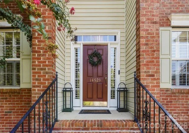 Photo 2 of Single family home for sale at 14923 Hawick Manor Ln, Pineville, NC 28134 | MLS# 4422293 | Listing updated on 2026-09-27
