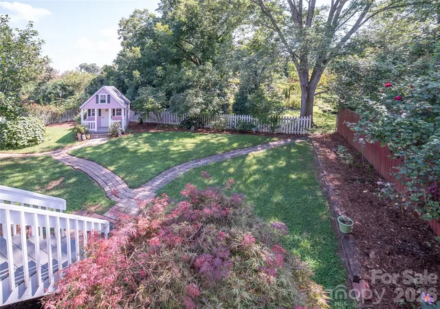 Photo 4 of Single family home for sale at 115 N Chestnut St, Morganton, NC 28655 | MLS# 4422295 | Listing updated on 2026-09-08
