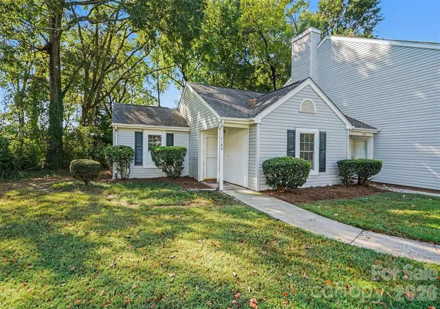 Listing Photo 2 - Condo for sale in building located at 1542 Hunt Clb Ct, Rock Hill, SC 29732