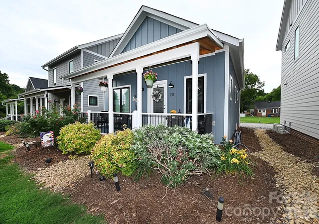 Photo 1 of Single family home for sale at 28 Cottage Ct, Granite Falls, NC 28630 | MLS# 4422301 | Listing updated on 2026-09-28