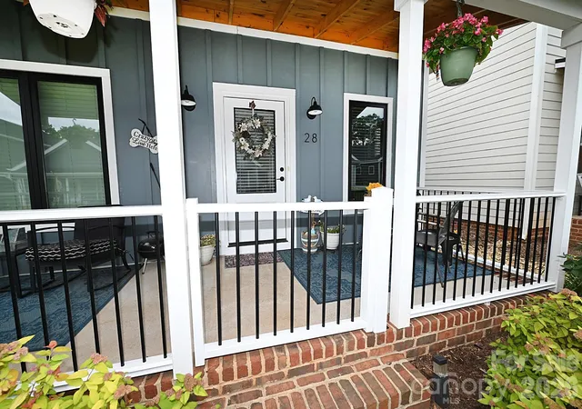 Photo 2 of Single family home for sale at 28 Cottage Ct, Granite Falls, NC 28630 | MLS# 4422301 | Listing updated on 2026-09-28