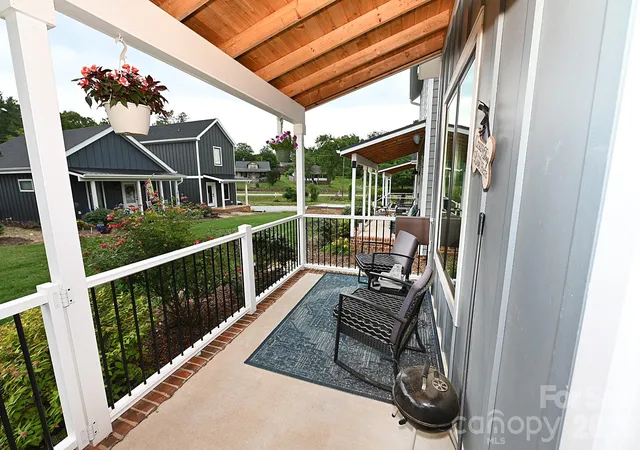 Photo 4 of Single family home for sale at 28 Cottage Ct, Granite Falls, NC 28630 | MLS# 4422301 | Listing updated on 2026-09-28