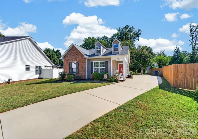 Photo 1 of Single family home for sale at 308 Llewellyn St, Belmont, NC 28012 | MLS# 4422329 | Listing updated on 2026-09-14