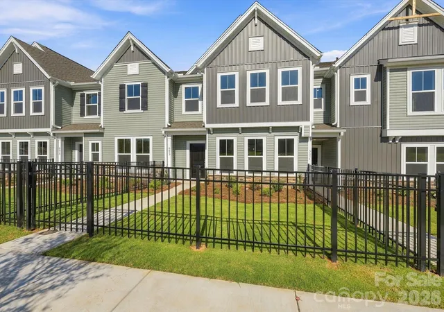 Photo 3 of Townhouse for sale at 6617 Fire Lily Ln, Charlotte, NC 28216 | MLS# 4422331 | Listing updated on 2026-10-09