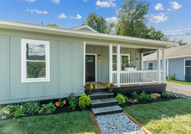 Photo 2 of Single family home for sale at 156 Edwards Ave, Swannanoa, NC 28778 | MLS# 4422334 | Listing updated on 2026-10-04