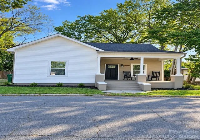Single family home for sale at 302 Cedar St, Lancaster, SC 29720 | MLS# 4422336