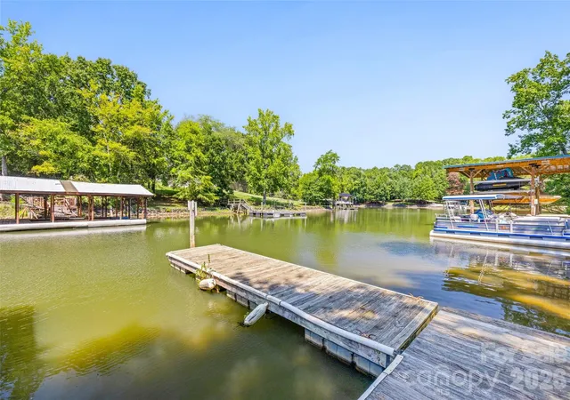 Listing Photo 5 - Condo for sale in building located at 4160 Charlotte Hwy, Lake Wylie, SC 29710 - Unit #F