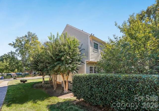 Photo 2 of Single family home for sale at 704 Meadow Lake Dr, Matthews, NC 28105 | MLS# 4422367 | Listing updated on 2026-10-30
