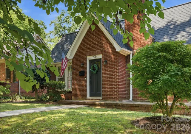 Photo 1 of Single family home for sale at 700 Woodruff Pl, Charlotte, NC 28208 | MLS# 4422383 | Listing updated on 2026-09-13