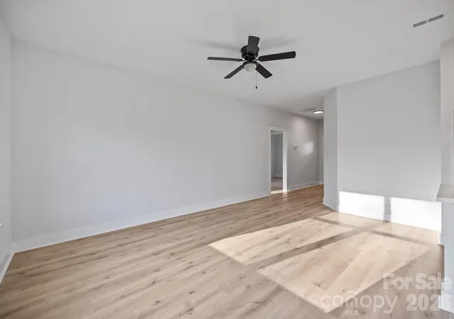 Photo 3 of Single family home for sale at 1330 Jay Ave, Gastonia, NC 28052 | MLS# 4422389 | Listing updated on 2026-09-29