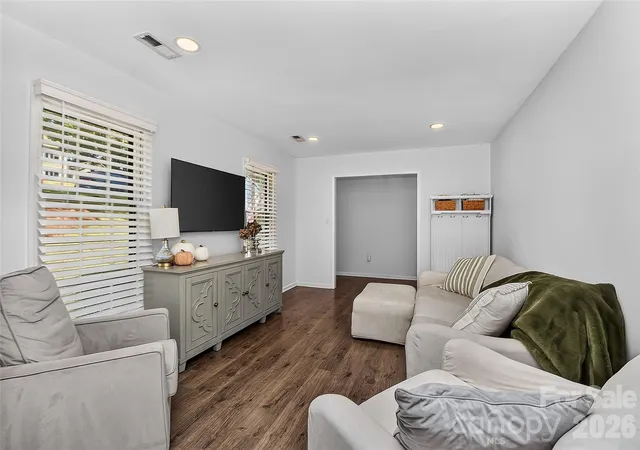 Photo 3 of Single family home for sale at 622 Silversmith Ln, Charlotte, NC 28270 | MLS# 4422392 | Listing updated on 2026-10-01