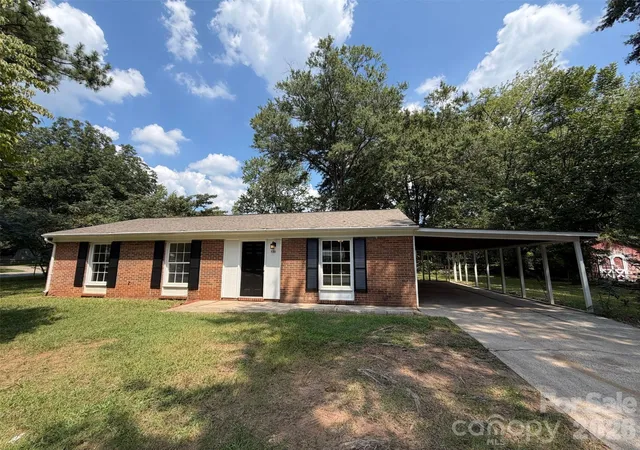 Photo 1 of Single family home for sale at 728 Milan Rd E, Charlotte, NC 28216 | MLS# 4422393 | Listing updated on 2026-09-22
