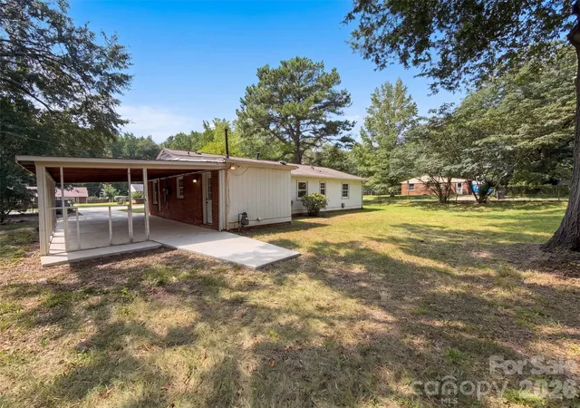 Photo 4 of Single family home for sale at 728 Milan Rd E, Charlotte, NC 28216 | MLS# 4422393 | Listing updated on 2026-09-22