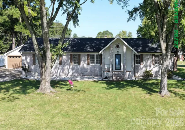 Photo 3 of Single family home for sale at 4410 Coddle Crk Dr, Concord, NC 28027 | MLS# 4422400 | Listing updated on 2026-09-23