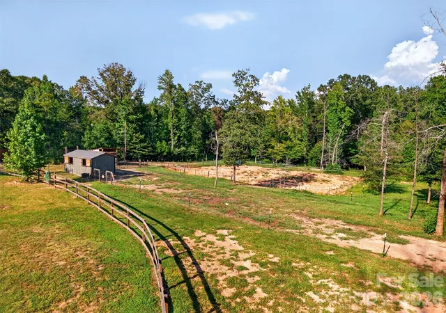 Photo 2 of Single family home for sale at 316 Oak Grv Rd, Landrum, SC 29356 | MLS# 4422403 | Listing updated on 2026-09-29