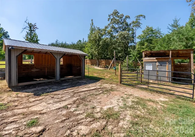 Photo 3 of Single family home for sale at 316 Oak Grv Rd, Landrum, SC 29356 | MLS# 4422403 | Listing updated on 2026-09-29