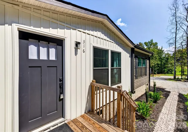Photo 3 of Single family home for sale at 316 Oak Grv Rd, Landrum, SC 29356 | MLS# 4422403 | Listing updated on 2026-09-29