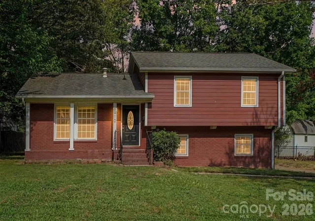 Photo 1 of Single family home for sale at 6910 Wrentree Dr, Charlotte, NC 28210 | MLS# 4422404 | Listing updated on 2026-09-26