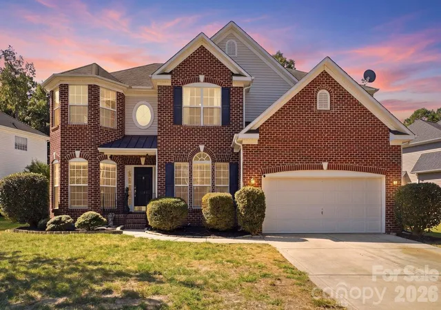Photo 1 of Single family home for sale at 1008 Grayscroft Dr, Waxhaw, NC 28173 | MLS# 4422411 | Listing updated on 2026-10-04